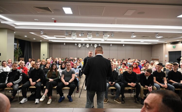  Пълна зала в Бургас на срещата на ГРАЖДАНСКО ДВИЖЕНИЕ ЗА ПРЕЗИДЕНТСКА РЕПУБЛИКА