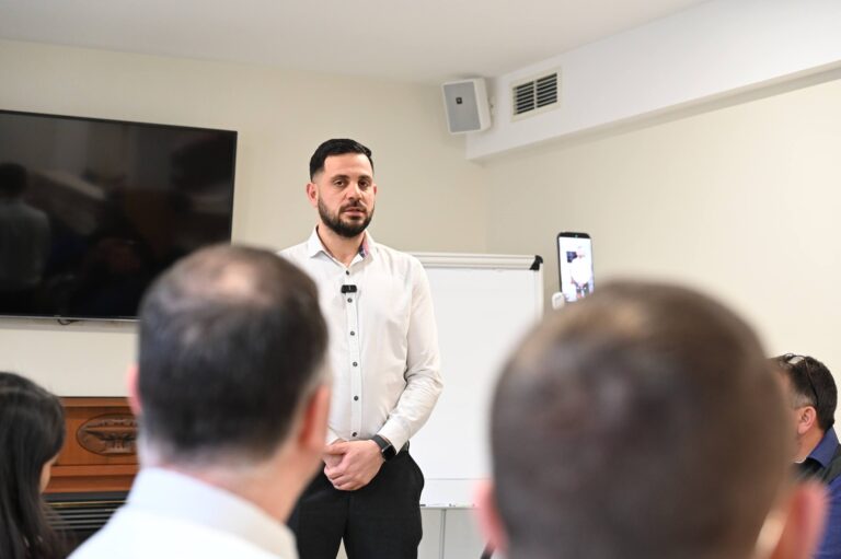 МИХАИЛ ХАРАЛАНОВ: ВИДЯХ КАК СЕ ЖИВЕЕ В НОРМАЛНИТЕ ДЪРЖАВИ. СЕГА ИСКАМ СЪЩОТО ЗА НАС, ТУК И СЕГА